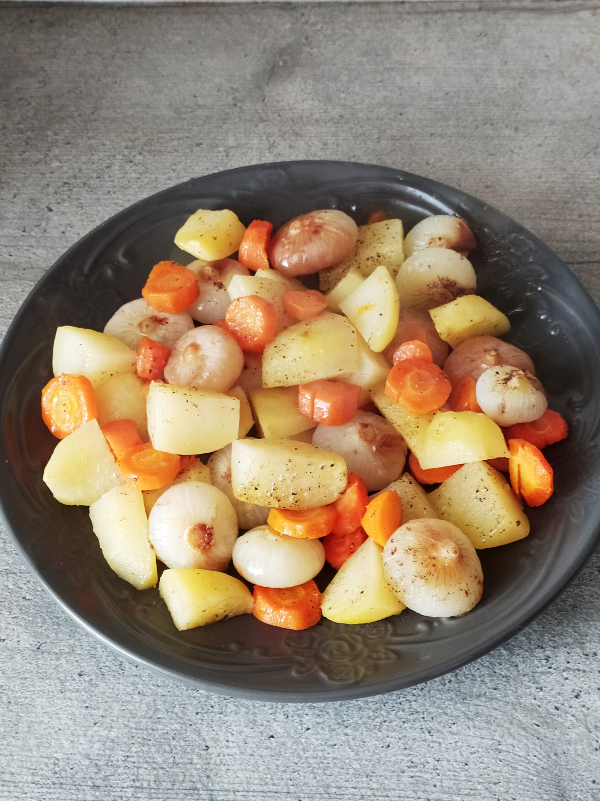 Cipolline carote e patate al forno